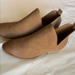 Universal Thread booties size 8
